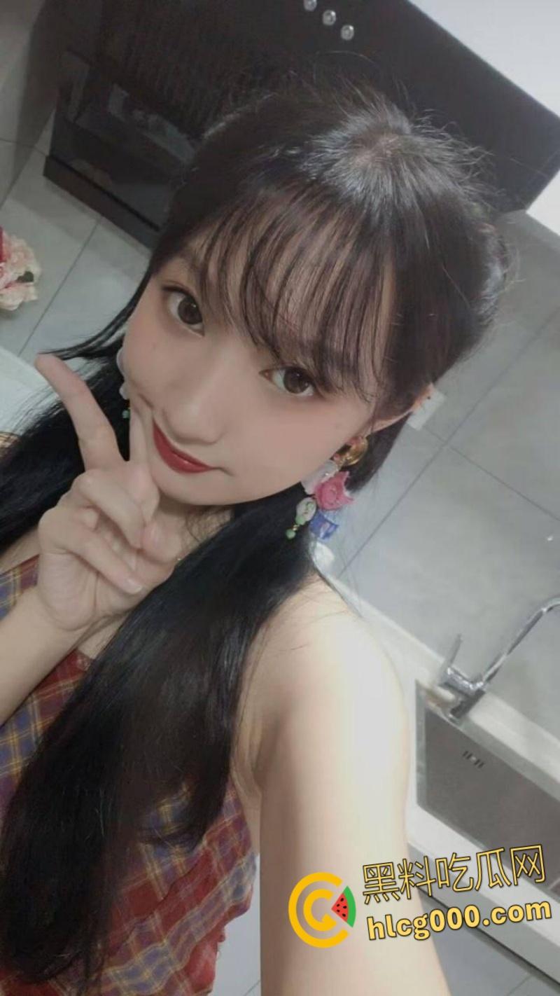 南昌性感人妻【周若曦】，与数十人聊骚发自慰小视频，无套内射黑丝小骚逼，私生活无比淫乱！-3