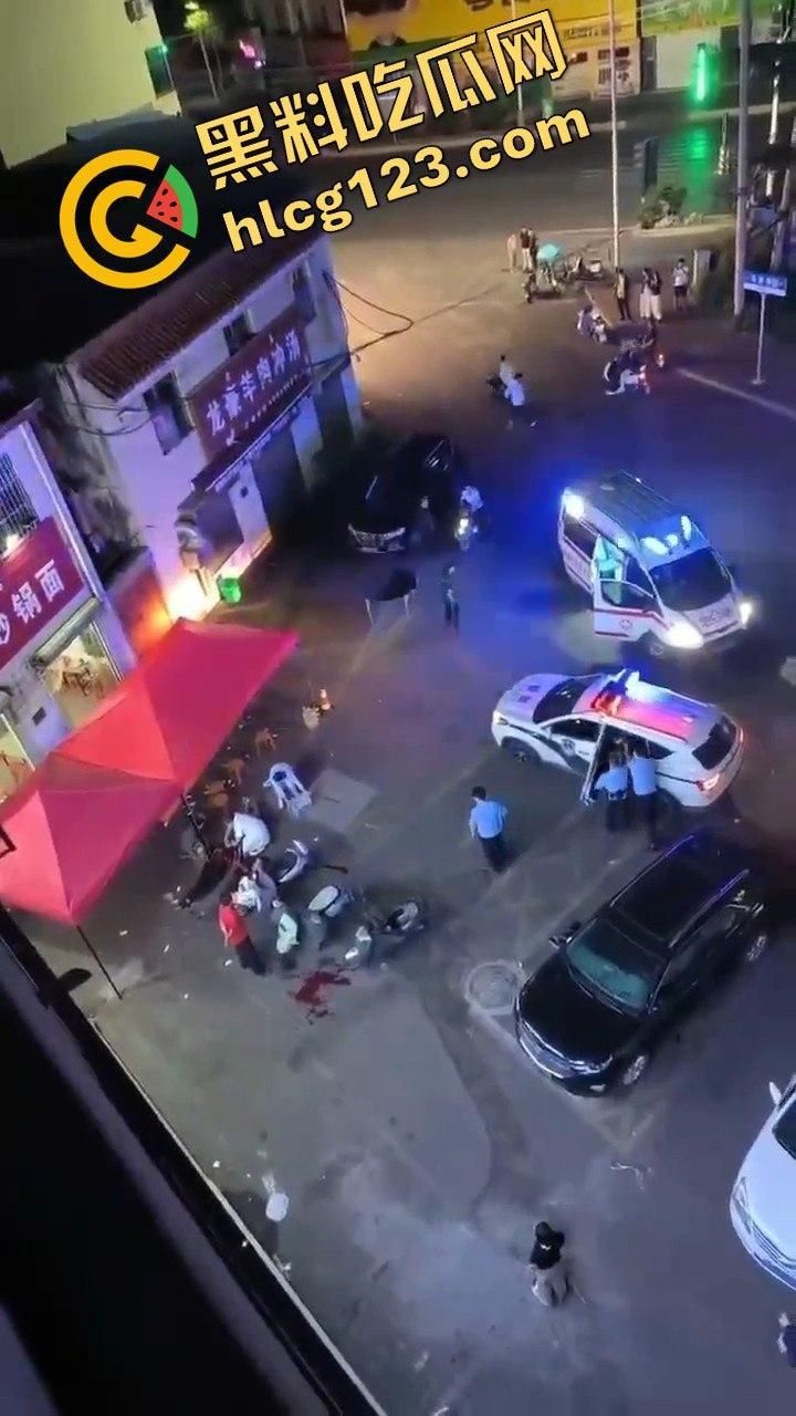 平顶山惊现街头悲剧！宝丰县老汽车站门前情杀，疑似因妻子出轨！-1