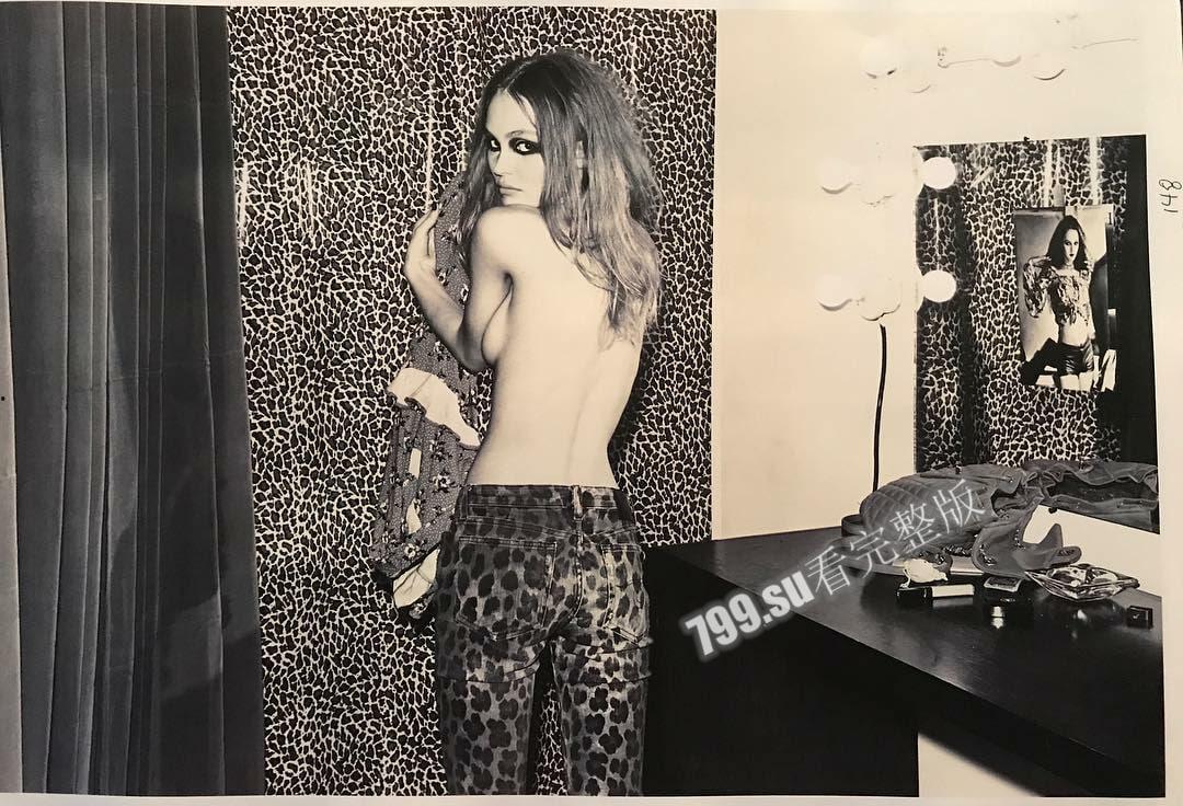 知名美国好莱坞巨星 强尼戴普的女儿 莉莉 - 萝丝・戴普 自拍裸照泄漏 乳头超嫩肉！-13