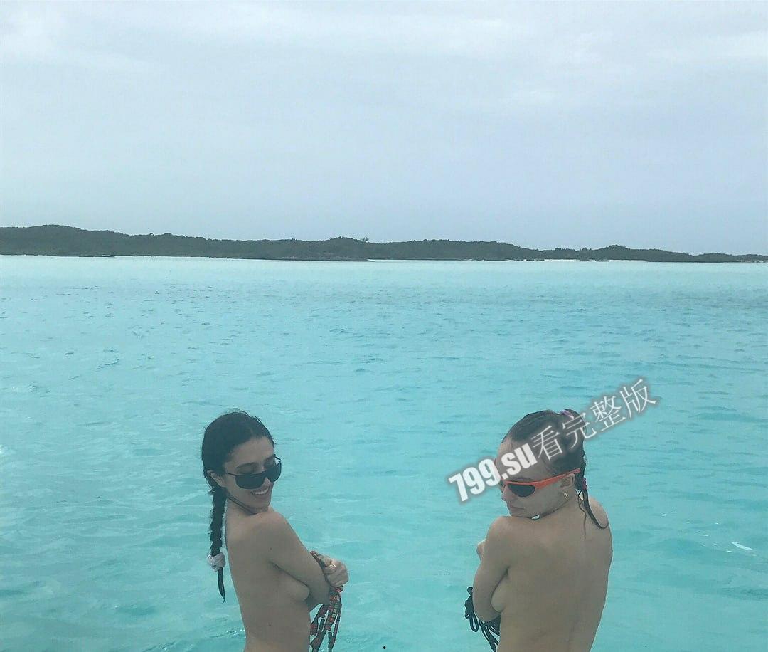 知名美国好莱坞巨星 强尼戴普的女儿 莉莉 - 萝丝・戴普 自拍裸照泄漏 乳头超嫩肉！-27