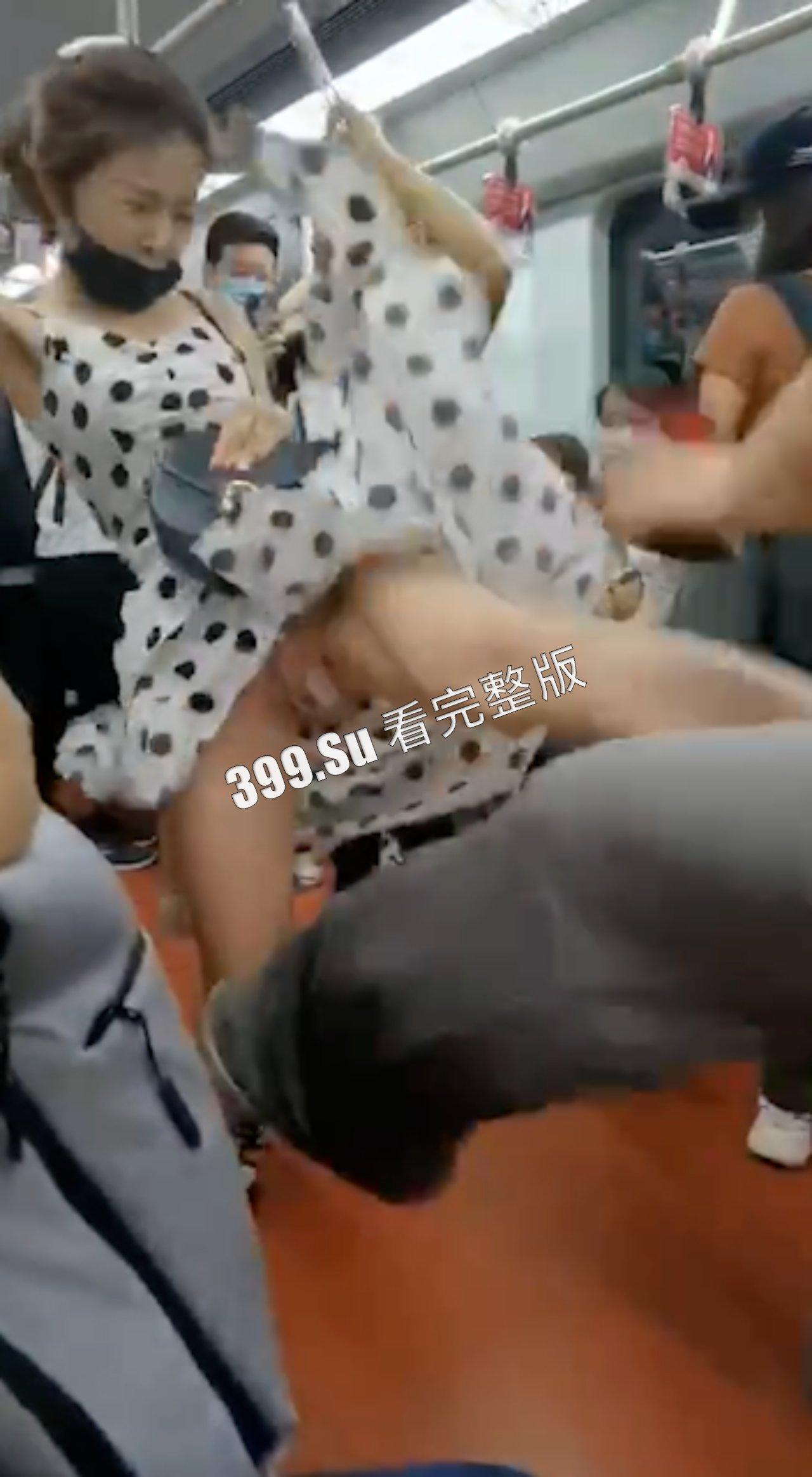 打架 互殴 解压   还是看女人打架养眼  扯头发扯胸罩  奶子一下就蹦出来了（五）-4