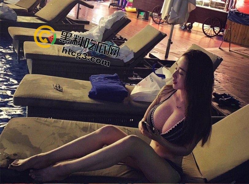 推特极品反差空姐女神『小雨是个大奶骚空姐』下飞机就主动变成金主母狗!无套爆操丝滑美腿!-2