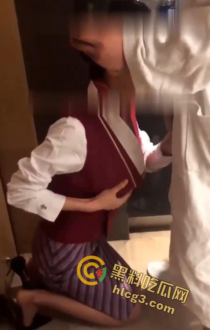 推特极品反差空姐女神『小雨是个大奶骚空姐』下飞机就主动变成金主母狗!无套爆操丝滑美腿!-9