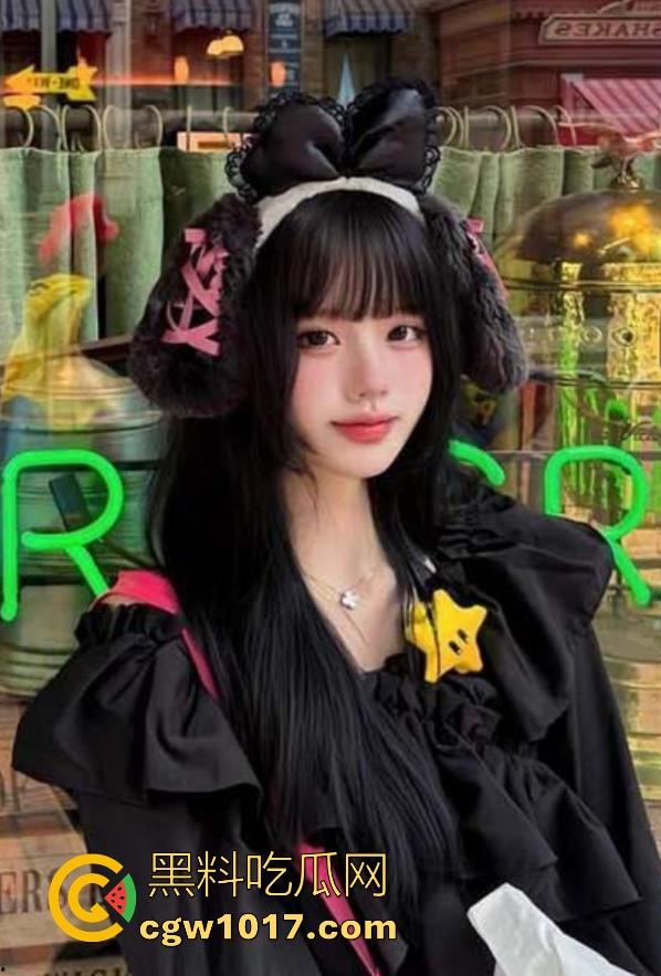 诱骗单纯女儿做爱，多姿势调教女儿嫩逼特写，扇耳光羞辱，我就知道她是个可以调教的抖M炮架！-1