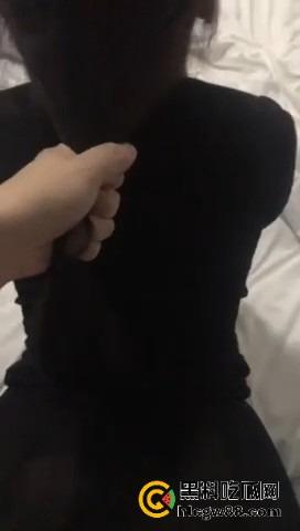 山大大二德语专业【康玟雯】清冷德语女神被炮友偷拍,烈焰红唇裹大鸡巴,小骚逼湿得一塌糊涂!-13