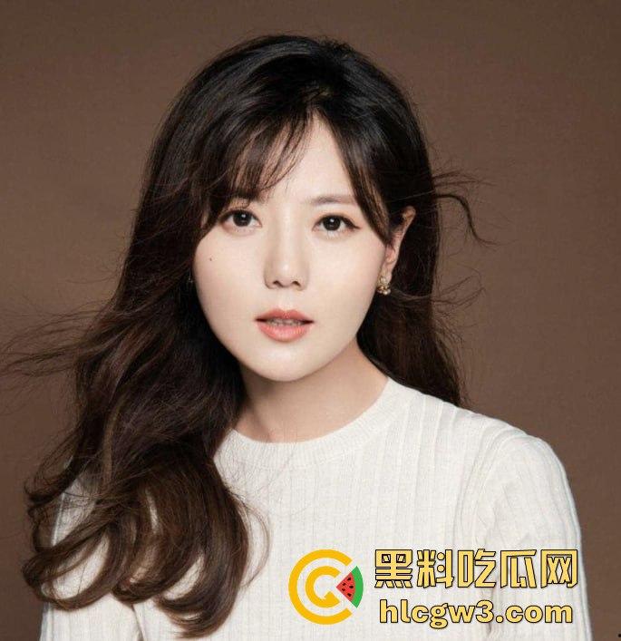 65岁绿地董事长『张玉良』KTV裸嗨,鸡巴细得像牙签骚女争抢舔,酒店女秘书被老头干到腿软精液满脸!-14