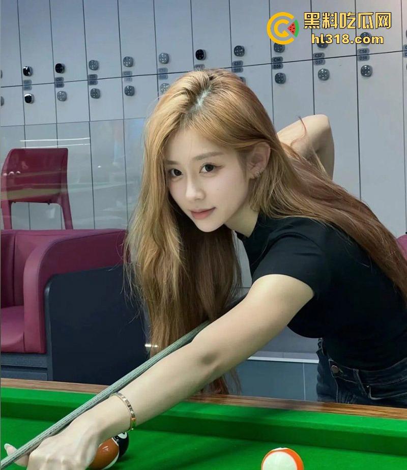 四川美术学院【苏筱】性爱视频流出，高颜值女大多种情趣内衣，大秀诱人胴体，撸点极高！-2