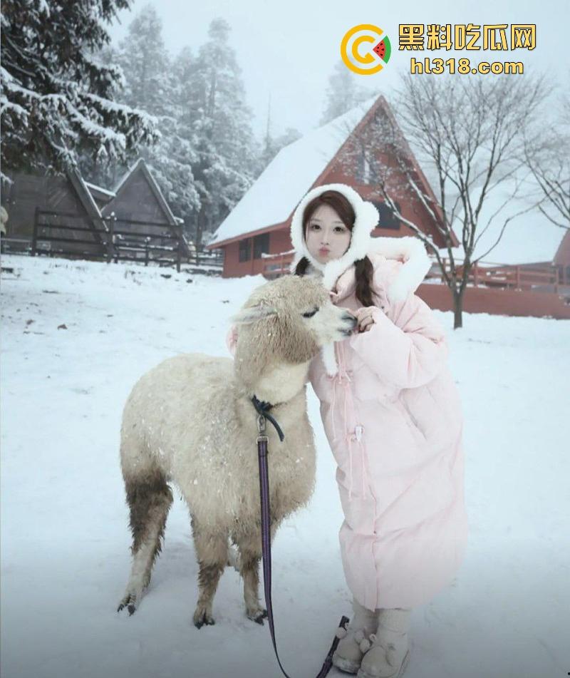 四川美术学院【苏筱】性爱视频流出，高颜值女大多种情趣内衣，大秀诱人胴体，撸点极高！-5