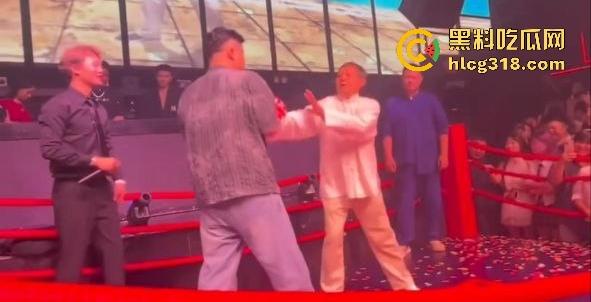 马保国酒吧商演假戏真做险被揍出鼻血！幸好主持人救场，不然闪电五连鞭要失传了！-7