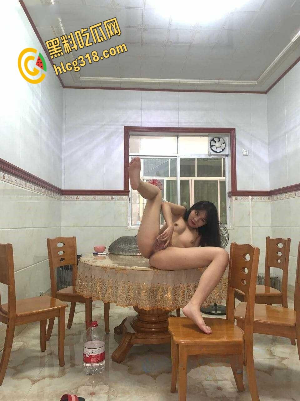 喜爱健身的小姐姐居家自拍，户外露出倒立自慰健身，不是目的为了拿多姿多彩的性运动！-10