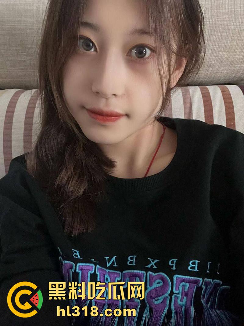 郑州师范学院王悦，模特身材性感御姐，表面高冷背地骚的一批，一边玩手机麻将，一边被男友操，做爱视频曝光！-3