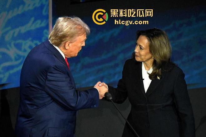 漂亮国选临近！特朗普与哈里斯线上互喷拉票，支持者纷纷加入大战上演爆笑互喷！-8