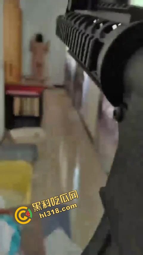 腻味了普通操?和女友玩点新花样,BB枪啪啪射屁屁,女朋友扭着骚臀一边浪叫一边喊!-8