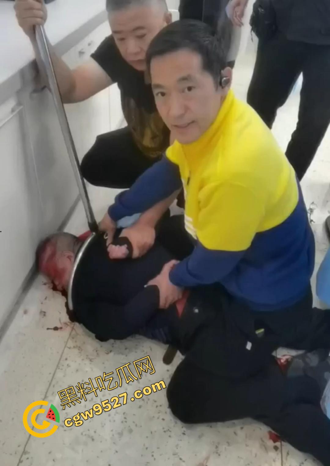 天津医院杀疯了！5个医生1死4重伤，鲜血染红医院走廊，这是有多大的仇恨啊？-9