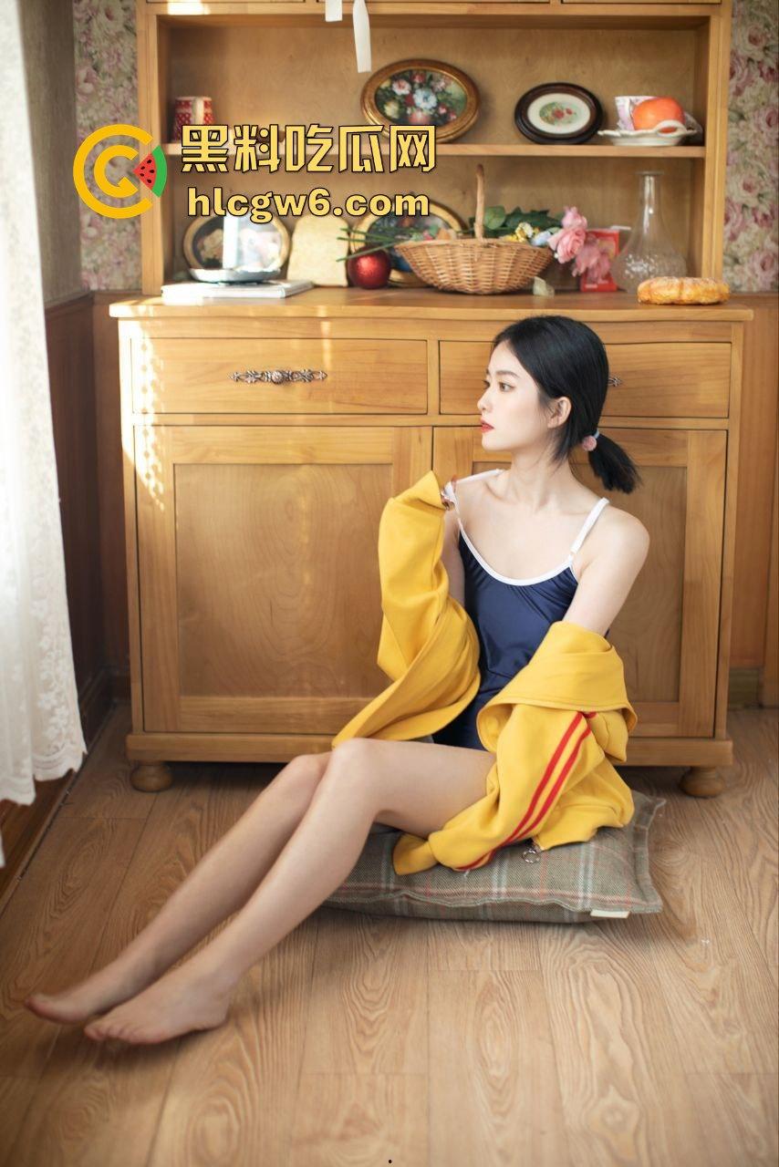 推特颜值妹子【劳小白】私拍性感写真流出，少萝清纯脸奶狗身俘获了一大批粉丝！-31