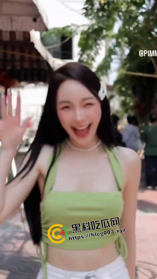 外网疯传！泰国百万粉丝网红【pimm mmss】口交自慰视频被金主流出 开朗嫩妹嘴里都是活 人美逼受罪-6