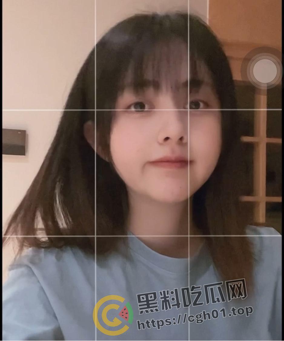 湖北大学生【游心然】美脚巨乳母狗出轨 被男友实名举报 洗澡视频遭流出  一对大白兔 藏都藏不住-3