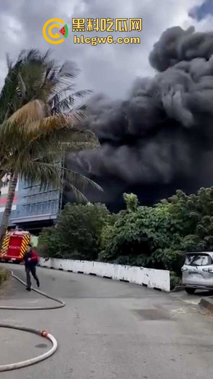 突发！台湾一超市仓库发生火灾 已致9死7伤 现场视频曝光！-4